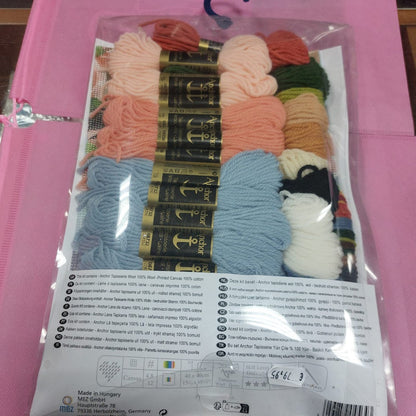 Cojín de Petit Point "Jilguero y Flor" (Kit  ANCHOR ALR72)