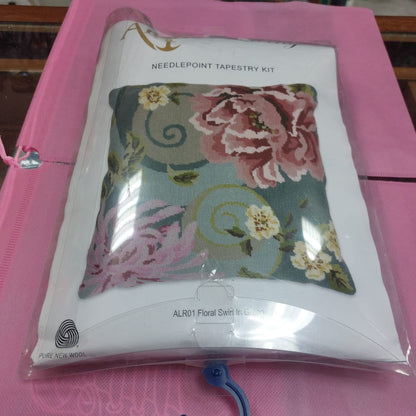 Cojín de Petit Point "Floral Swirl in GREEN" (Kit  ANCHOR ALR01)