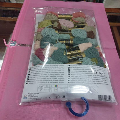 Cojín de Petit Point "Floral Swirl in GREEN" (Kit  ANCHOR ALR01)