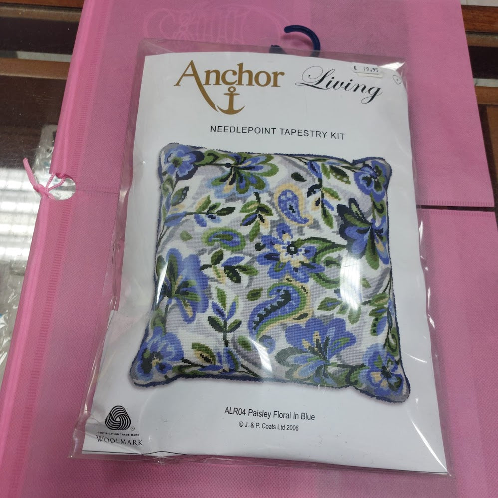 Cojín de Petit Point "Paisley Floral in Blue" (Kit  ANCHOR ALR04)