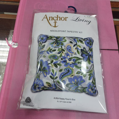 Cojín de Petit Point "Paisley Floral in Blue" (Kit  ANCHOR ALR04)
