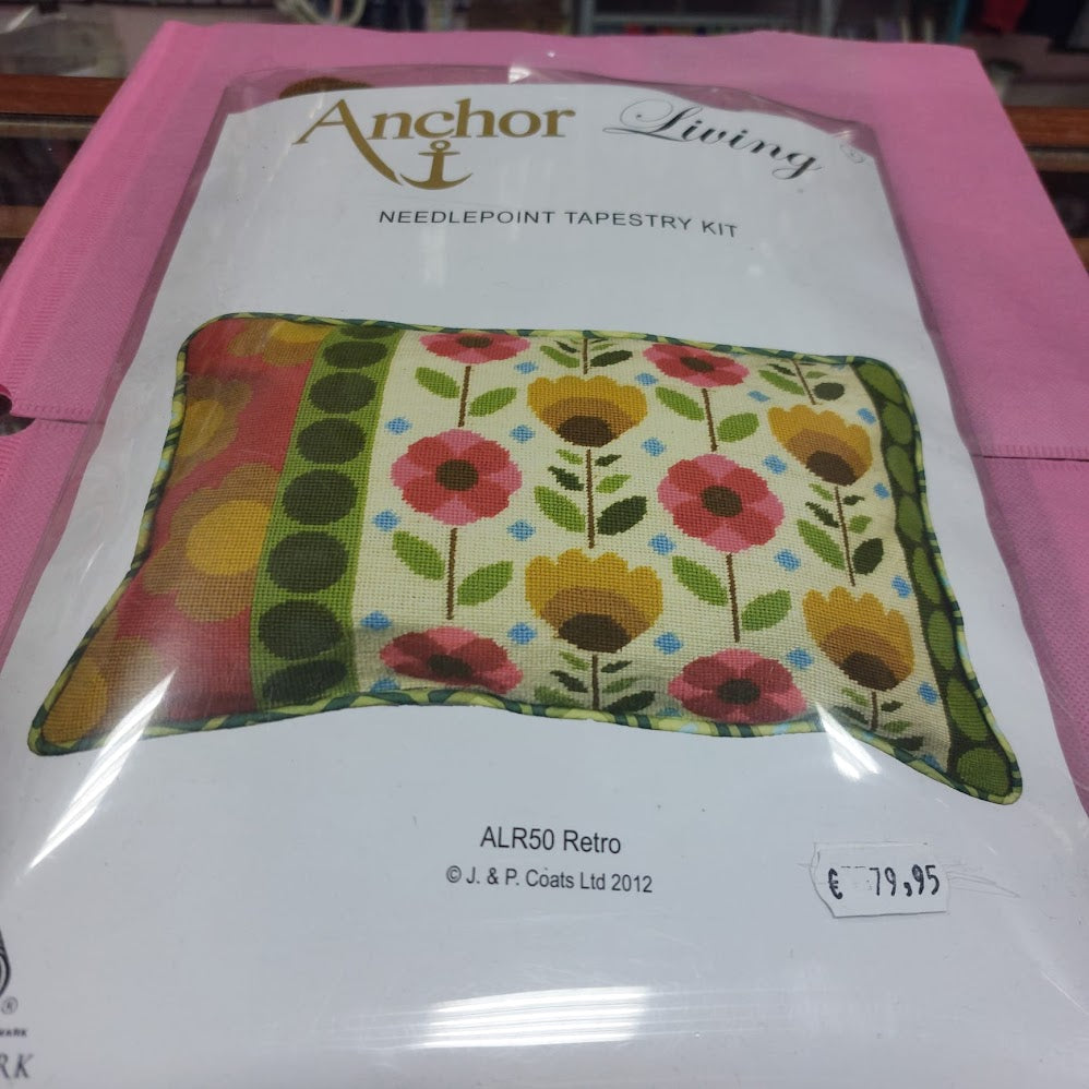 Cojín de Petit Point "Retro" (Kit  ANCHOR ALR50)